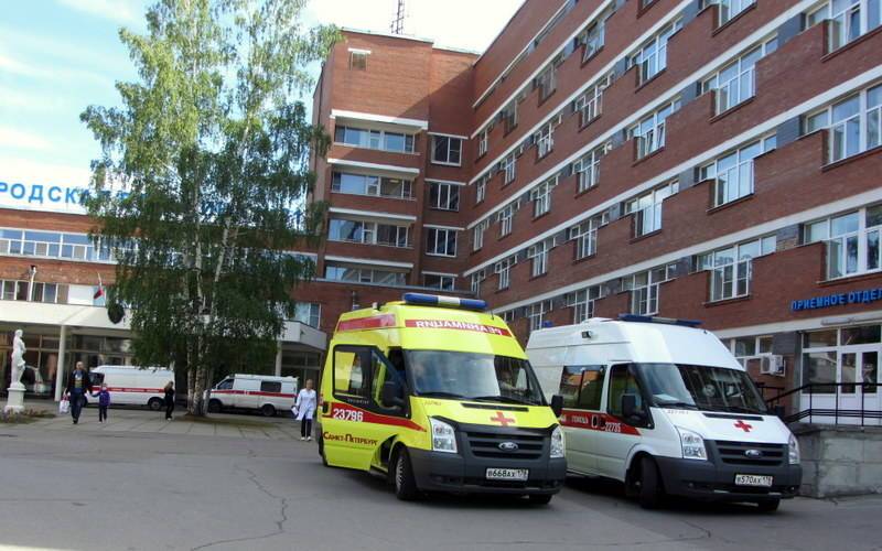 В Петербурге за сутки скончались 86 ковид-пациентов, «тяжелых» на ИВЛ 380