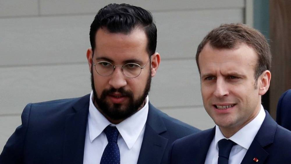 Помощника президента Франции приговорили к тюрьме