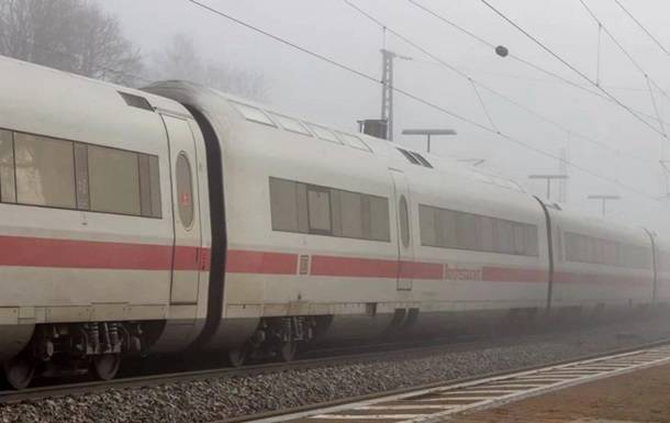 В Германии мужчина ранил ножом нескольких пассажиров поезда