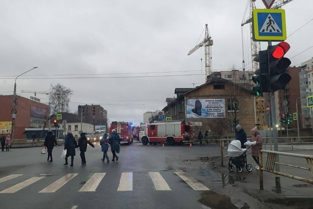 В Архангельске снова горела расселённая, но не снесённая властями деревяшка