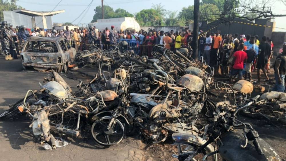 Мощный взрыв в столице Сьерра-Леоне привёл к десяткам жертв и раненых