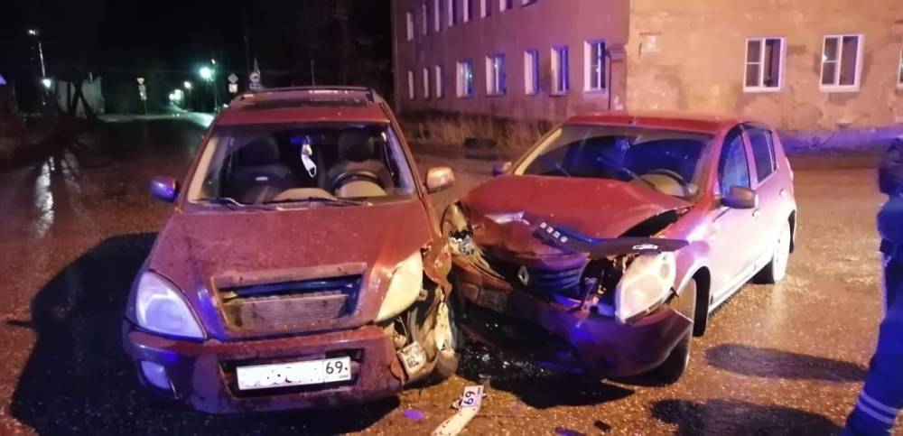 Пассажирка пострадала в ДТП в Тверской области