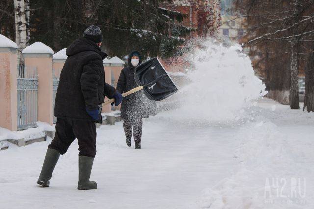 Жителям Кемерова ответили на комментарии про неубранные от снега дороги