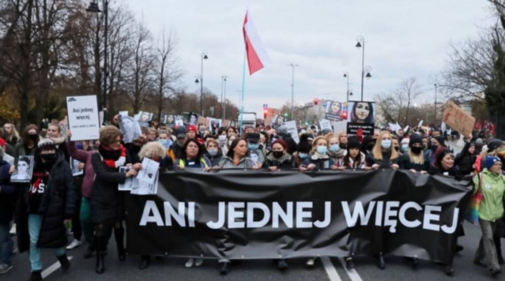 В Польше возобновились массовые протесты против запрета абортов