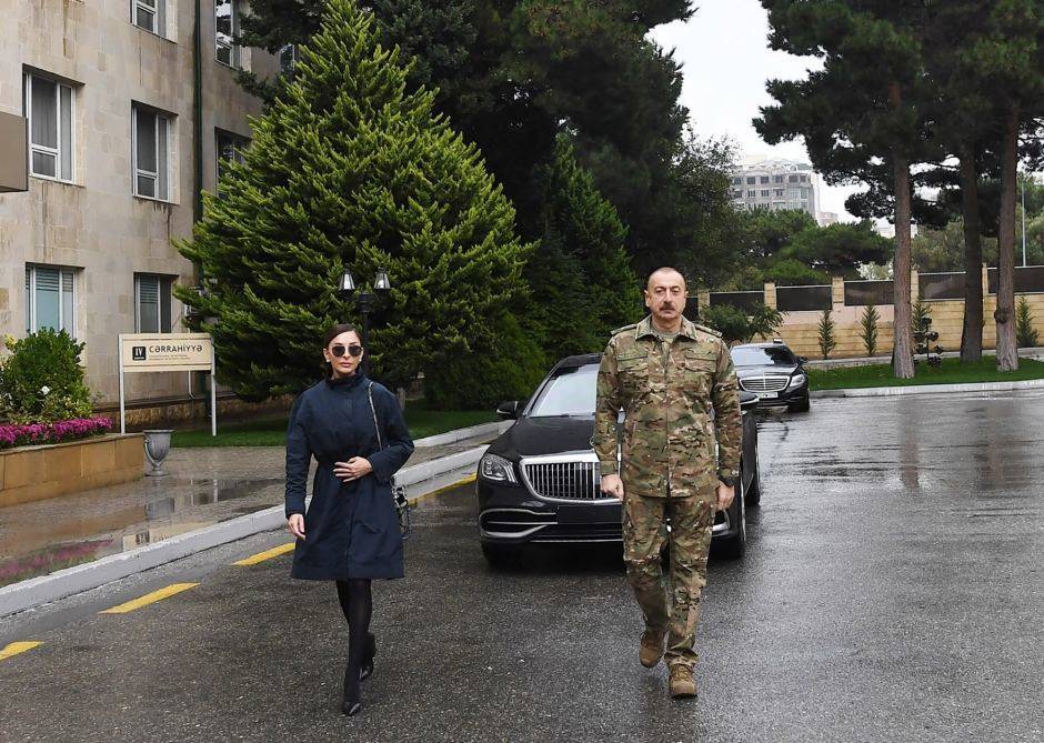Президент Ильхам Алиев и Первая леди Мехрибан Алиева ознакомились с восстановительными работами, проводимыми Фондом Гейдара Алиева в мечети Ашагы Говхар Ага в городе Шуша