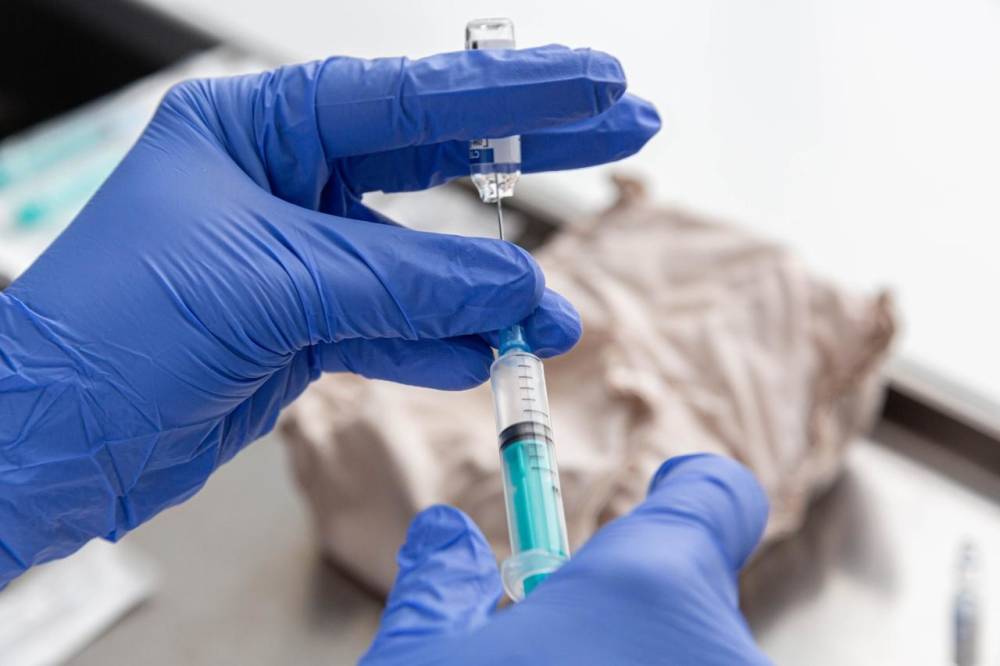 Осложнения после вакцины от COVID-19 - самые частые побочные эффекты от прививки в ноябре 2021