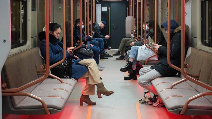 Вестибюль станции метро «Октябрьская» открыли для пассажиров