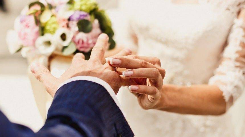 Что снится девушкам к скорой свадьбе? — объясняет психолог