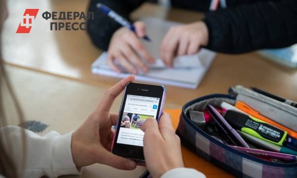 На Ямале придумали новое правило для школьников с телефонами