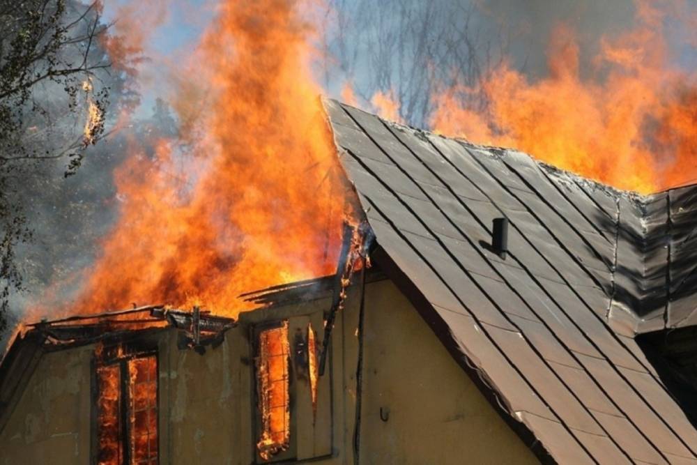 В Шахтах при пожаре в частном доме погиб пенсионер