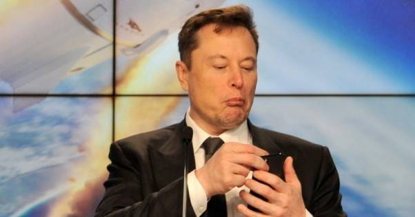 Так решили подписчики: Илону Маску придется продать 10% акций Tesla