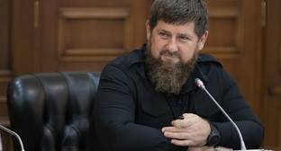 Кадыров призвал воздержаться от физических контактов при приветствии