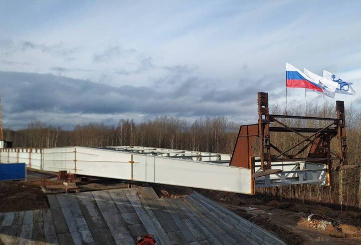 В Киришах начали надвижку каркаса нового моста через Волхов