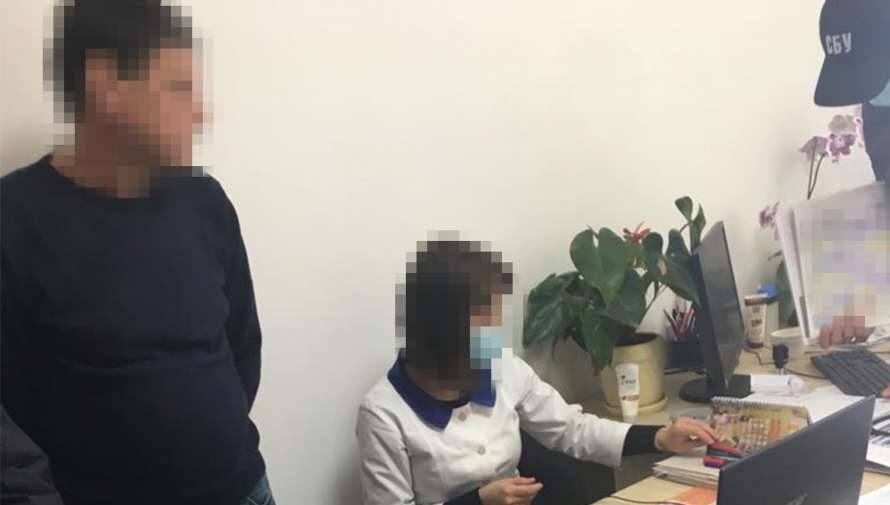 На Прикарпатье замдиректора больницы подделывала данные о вакцинации