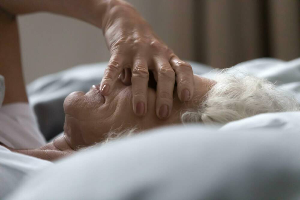 Предъявлено обвинение сиделке из Молдовы: задушила 97-летнюю старушку подушкой