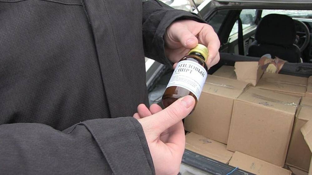 В Екатеринбурге изъяли 240 литров суррогатного алкоголя, в том числе партию «шкаликов»