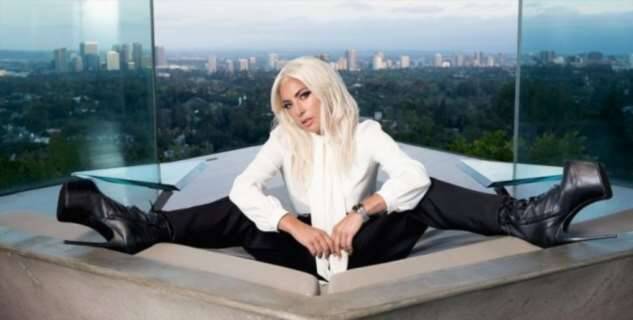 Леди Гага компенсирует маленький рост обувью с 20-сантиметровой платформой