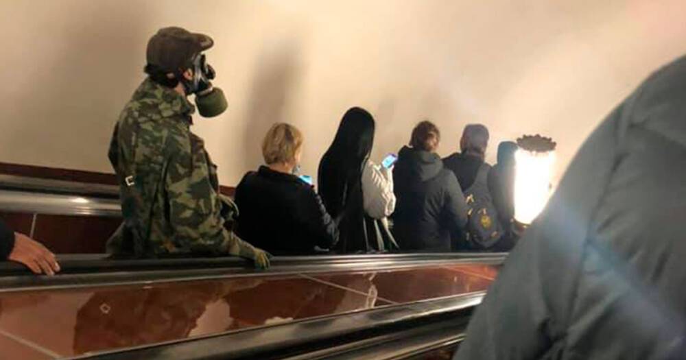 Экипировка пассажира московского метро рассмешила пользователей сети