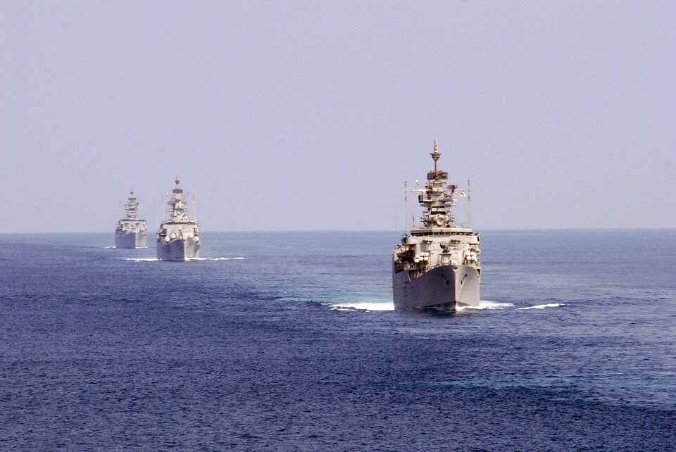 В Турции обвинил США в попытках устроить «шоу» с военными кораблями в Черном море