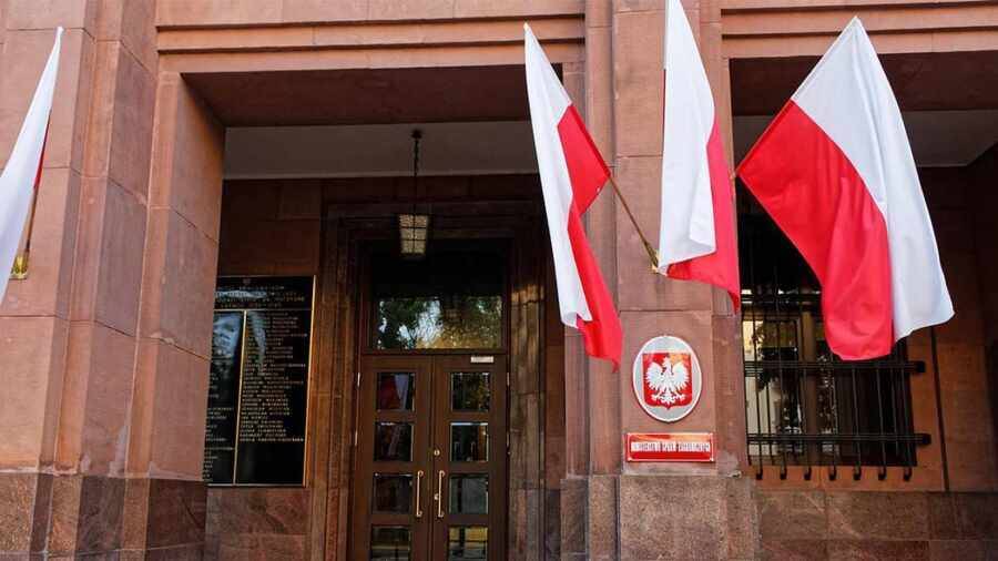 МИД Польши призвал немедленно ввести санкции против причастных к ситуации с мигрантами
