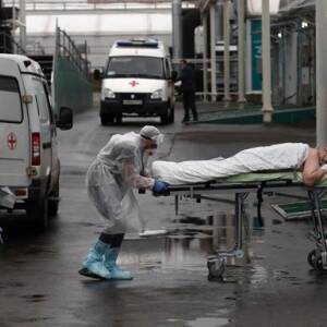 В России впервые зафиксировали более 1200 смертей от коронавируса за сутки