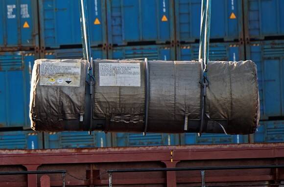 В Ленобласть привезли контейнеры с французскими «урановыми хвостами»