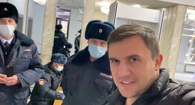 «Очень жестко приняли»: в Саратове задержали депутата-блогера из КПРФ Николая Бондаренко