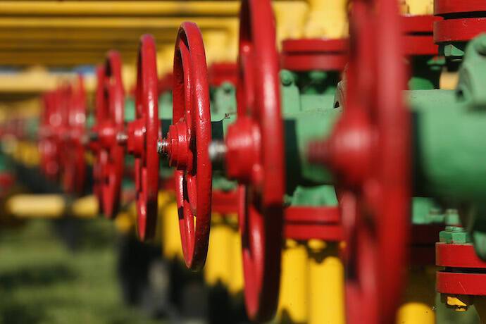 Газпром несколько нарастил транзит газа через Украину