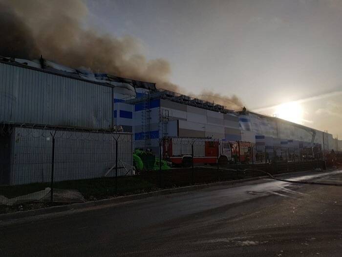 Пожар на складе в Шушарах локализован