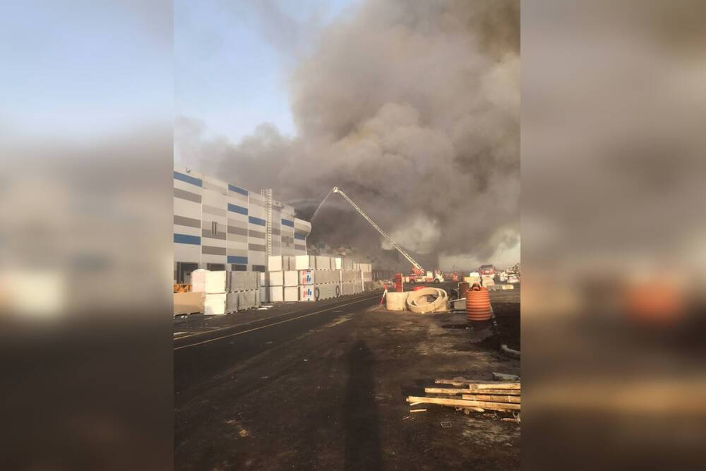Пожар на складе в Шушарах локализовали