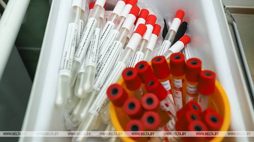 В Швейцарии подтвердили первые два случая заражения омикрон-штаммом коронавируса