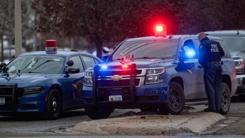 Как минимум трое учеников погибли в результате стрельбы в школе в Мичигане