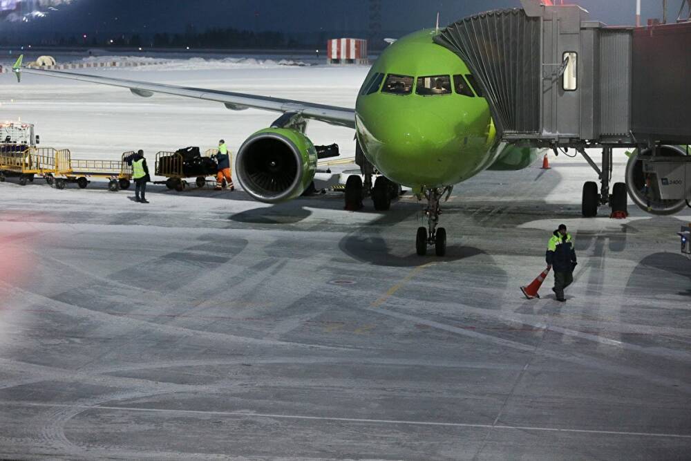 В аэропорт Челябинска после ЧП с самолетом и гололеда поступило сообщение о бомбе