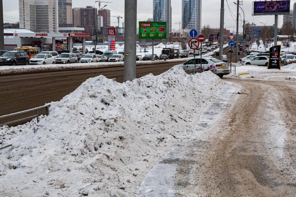 Травников согласился с жалобами жителей Новосибирска на плохую уборку снега