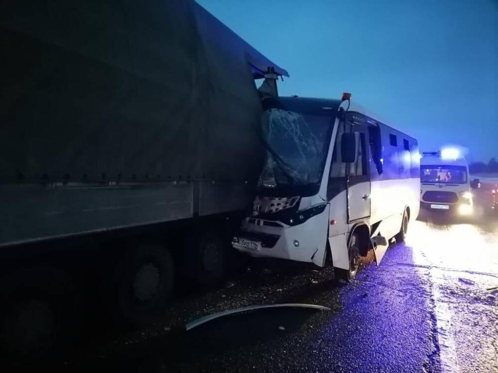 Число пострадавших в ДТП с автобусом и фурой в Татарстане увеличилось до 21 - Минздрав
