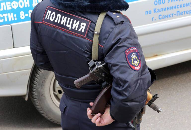 На юге Петербурга нашли тело мужчины с усами