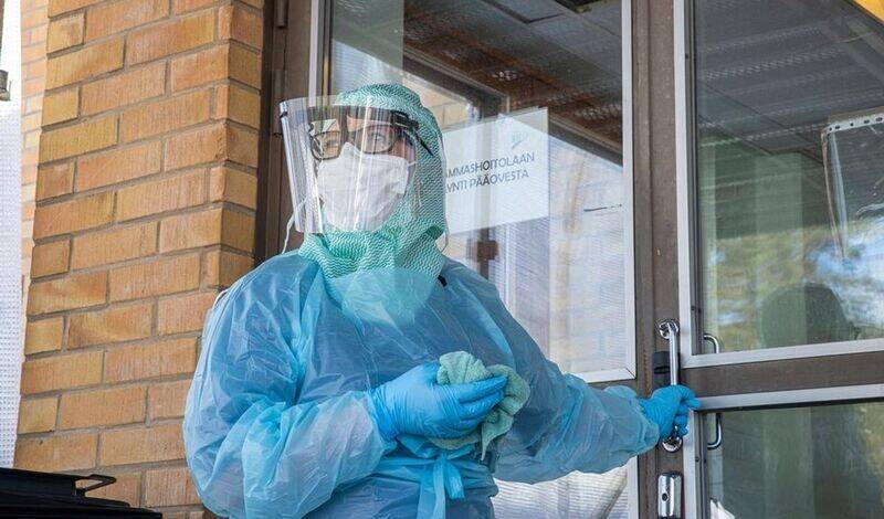 У трех туристов в Финляндии заподозрили новый штамм коронавируса
