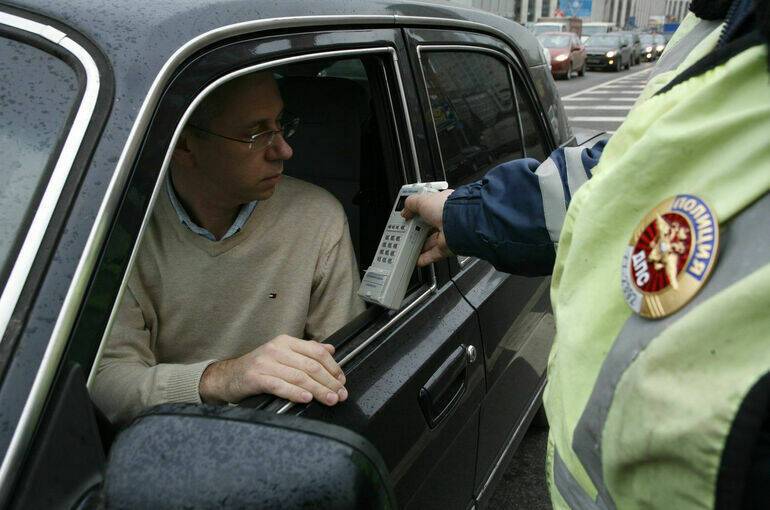 Во время медосмотров водителей с тремором рук проверят на наркозависимость