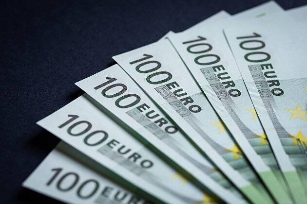 На 14.01 мск курс евро падает до 1,1328 доллара, курс доллара к иене растёт до 113,41 иены за доллар