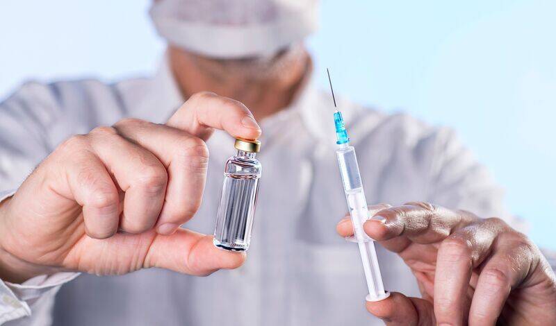 В ЕС считают, что адаптировать вакцины к новым штаммам удастся в течение трех месяцев
