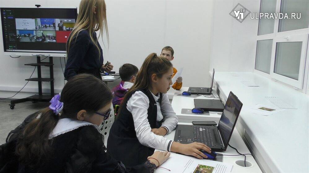 Ульяновские школьники создают новогоднее настроение на IT-языках