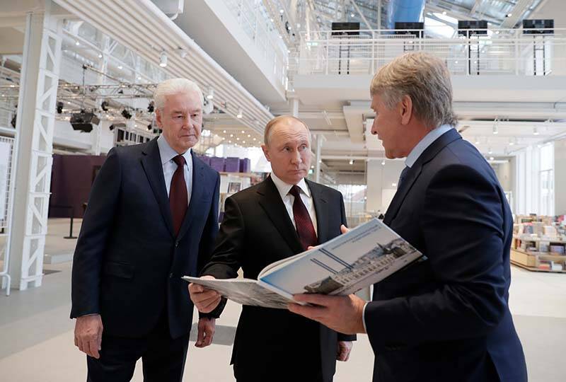 Путин и Собянин открыли Дом культуры "ГЭС-2" на Болотной набережной