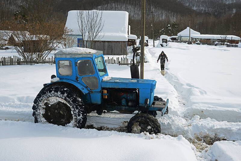 Снегопад оставил без света 150 деревень в Новгородской области