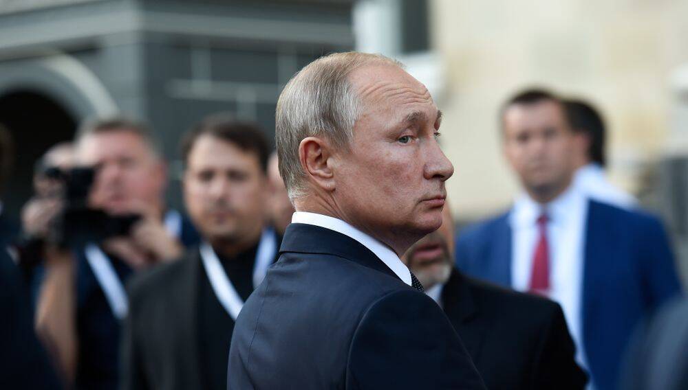 Путин поручил стимулировать долгосрочные вложения граждан на фондовом рынке