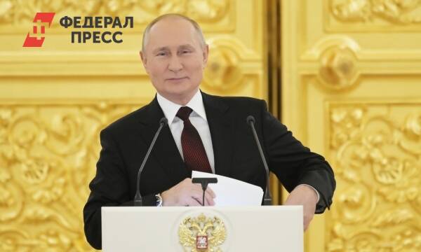 Владимир Путин сыграл несколько нот на рояле в «ГЭС-2»