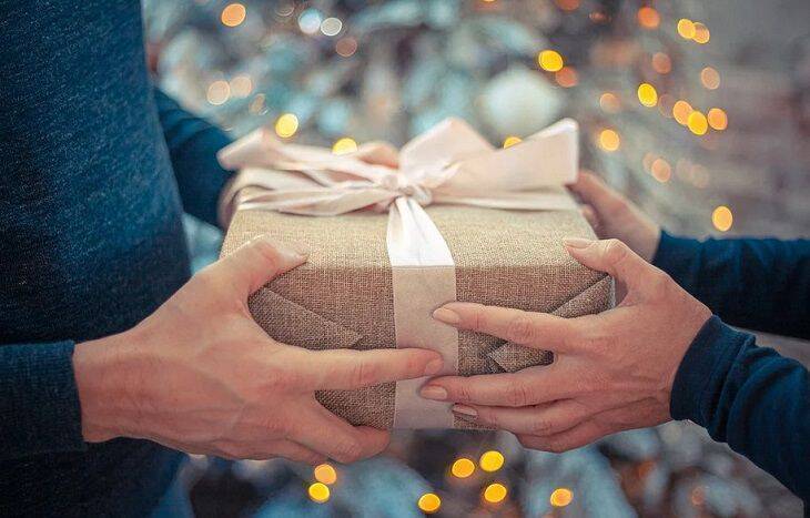 Какие подарки являются моветоном и бесполезным презентом: какой сувенир дарить не стоит