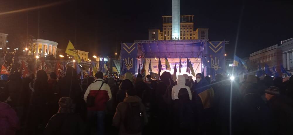 Импичмент Зеленскому и перевыборы Рады: что требуют митингующие на Майдане