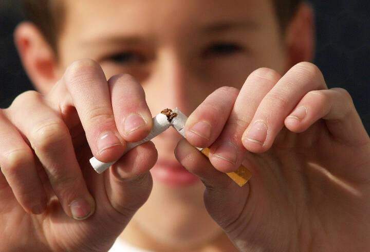 В России могут начать штрафовать за курение рядом с ребенком или беременной женщиной