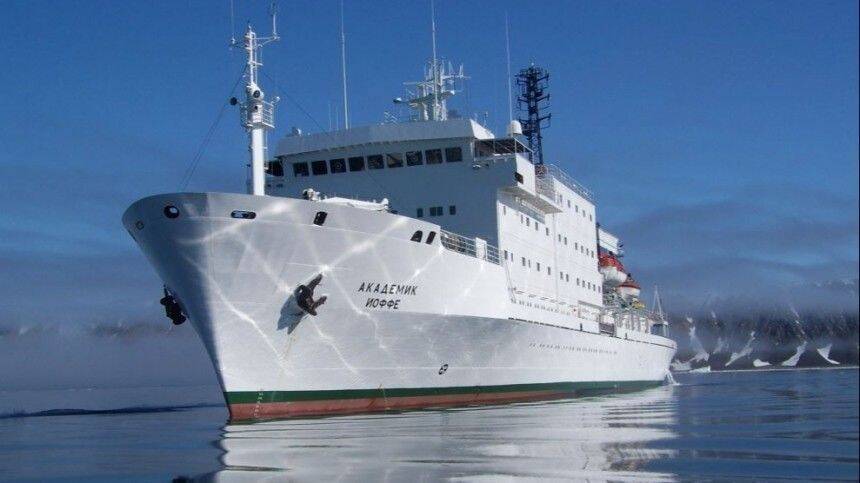 Корабль «Академик Иоффе» прибыл в порт Калининграда