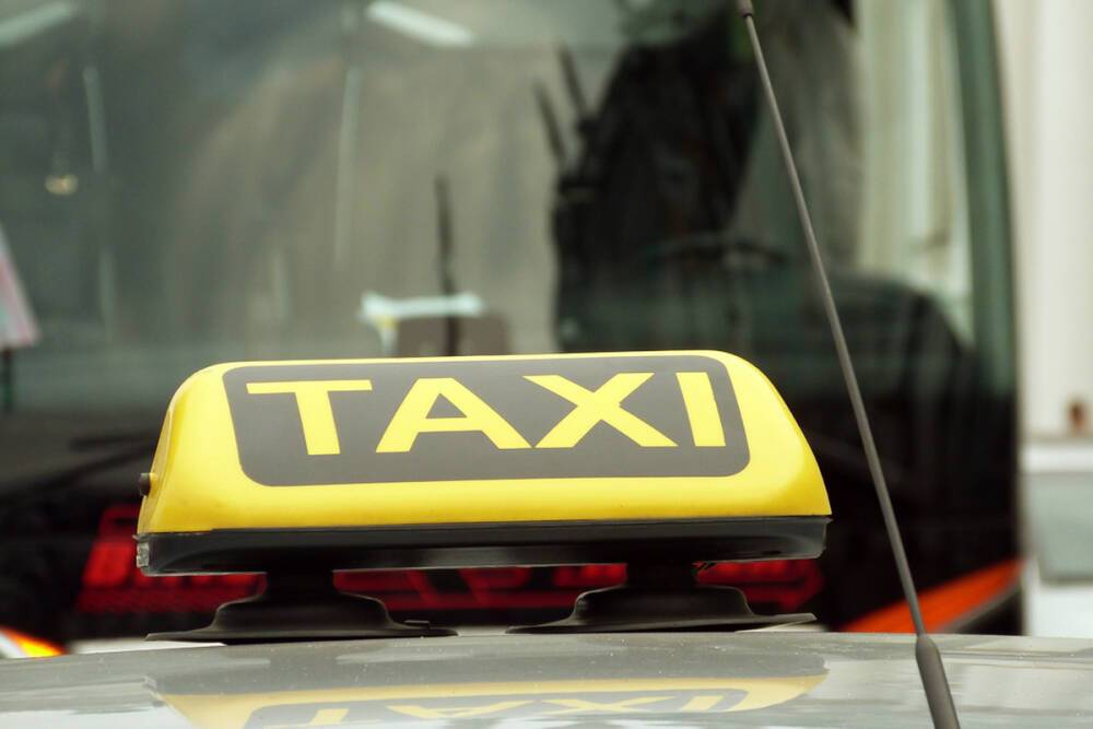 За первую неделю декабря в Петербурге резко вырос спрос на таксистов